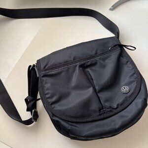 Lululemon Festival Bag- Black (Barely Used)
